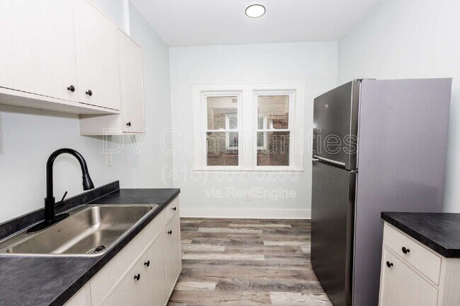 Building Photo - 3300 E 149th St