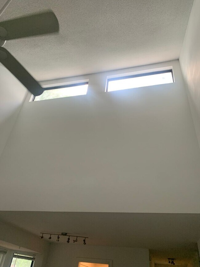Building Photo - 4900 #4