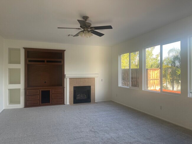 Building Photo - Hollyhock St