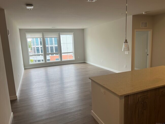 Building Photo - 467 West Ave
