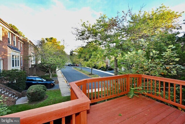Building Photo - 1561 Templeton Pl