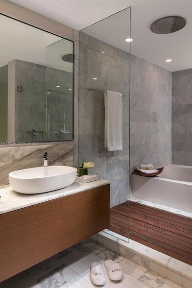 Building Photo - 10201 Collins Ave