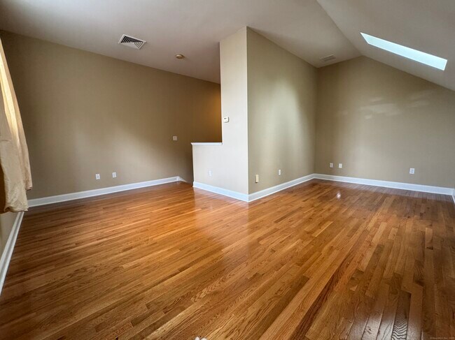 Building Photo - 14 Park Pl Cir