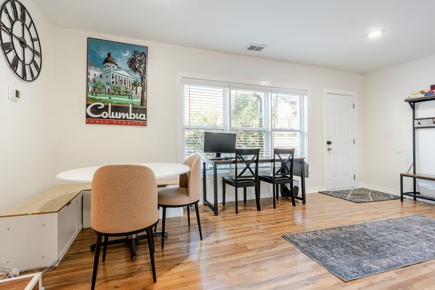 Building Photo - 3718 Live Oak St