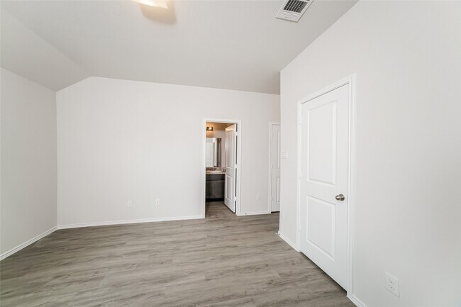 Building Photo - 206 Pronghorn Dr
