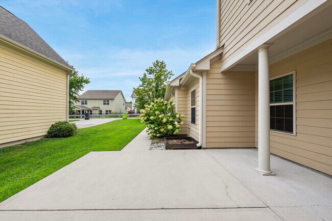 Building Photo - 1004 Crinoline Ln