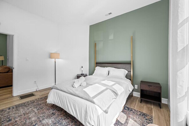 Building Photo - 906 Villa Ave