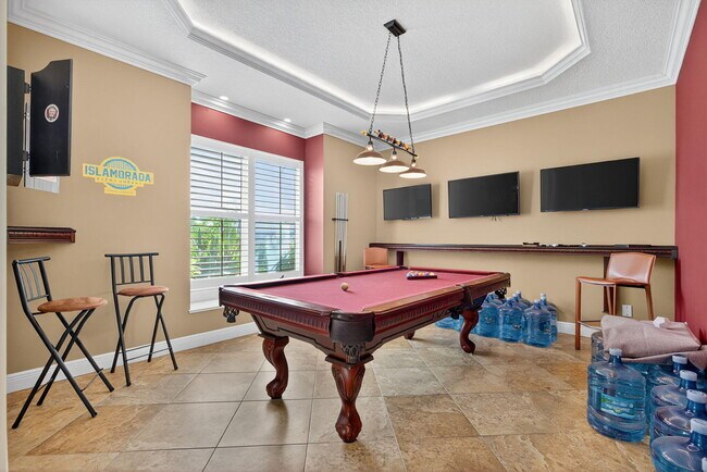 Building Photo - 8551 SE Driftwood St