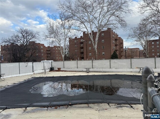 Building Photo - 39 E 39th St