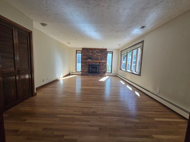 Building Photo - 85 Lynde St