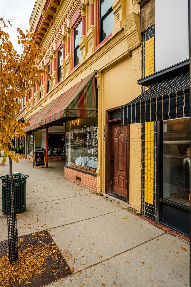 Building Photo - 226 N Main St