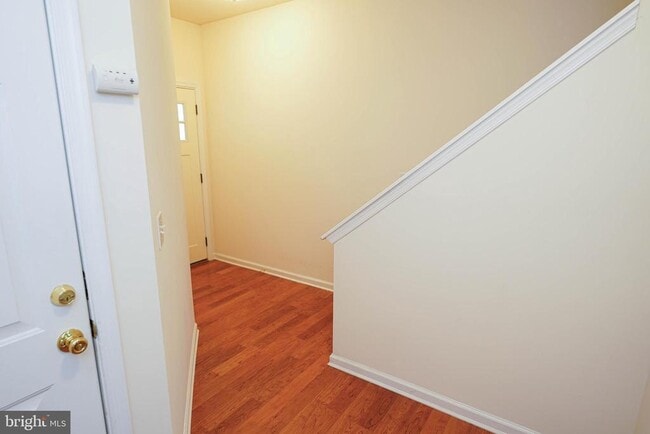 Building Photo - 439 Parkview Ct