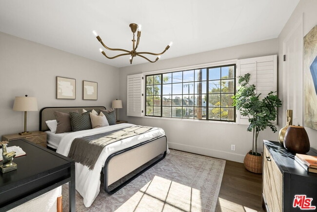 Building Photo - 202 San Vicente Blvd