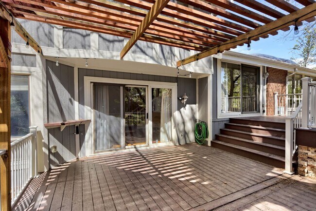 Building Photo - Outstanding Heritage Greens residence that features a spacious and airy layout that blends tradit...