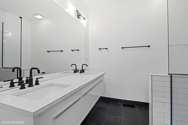 Building Photo - 18 S Aberdeen St