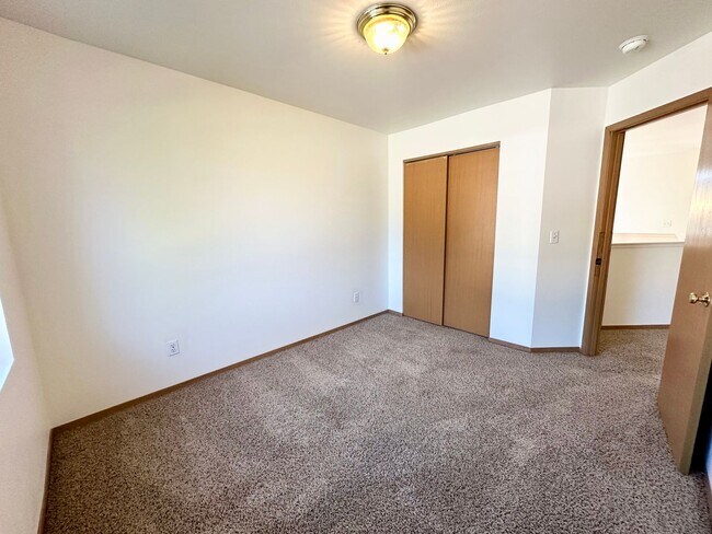 Building Photo - 2103 Yellowstone St