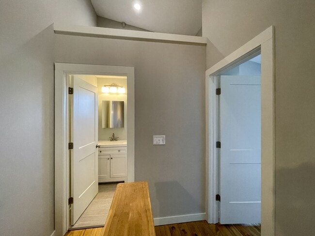 Building Photo - Beautiful, Newer-Construction Compact Cott...