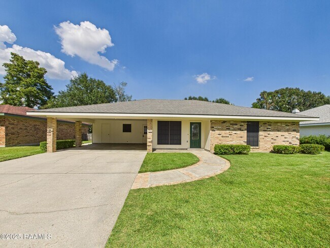 Primary Photo - 302 Lark Dr