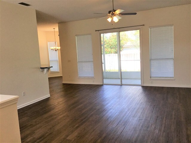 Building Photo - 125 Whisper Ridge Dr