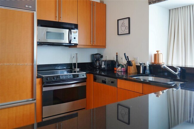 Primary Photo - 1435 Brickell Ave