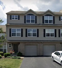 Building Photo - 3-4 Bedroom 4 Bathroom in Hummelstown!