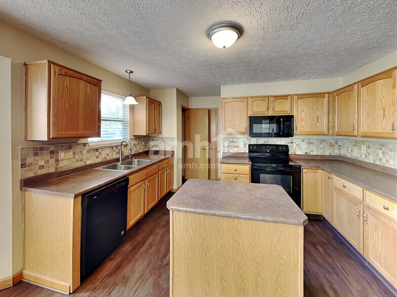 Building Photo - 5529 Hillbrook Dr