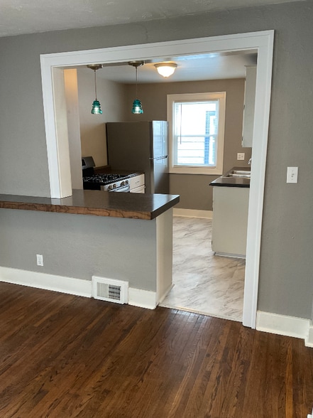 Building Photo - 88 Shepard Ave