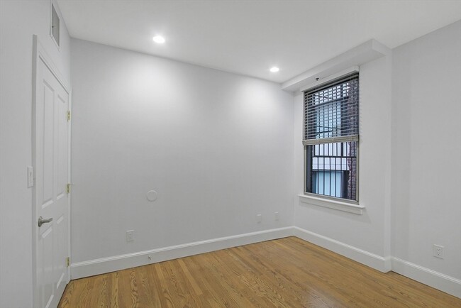 Building Photo - 140 Boylston St
