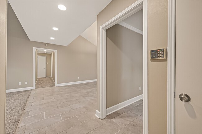 Building Photo - 11923 Briar Forest Dr