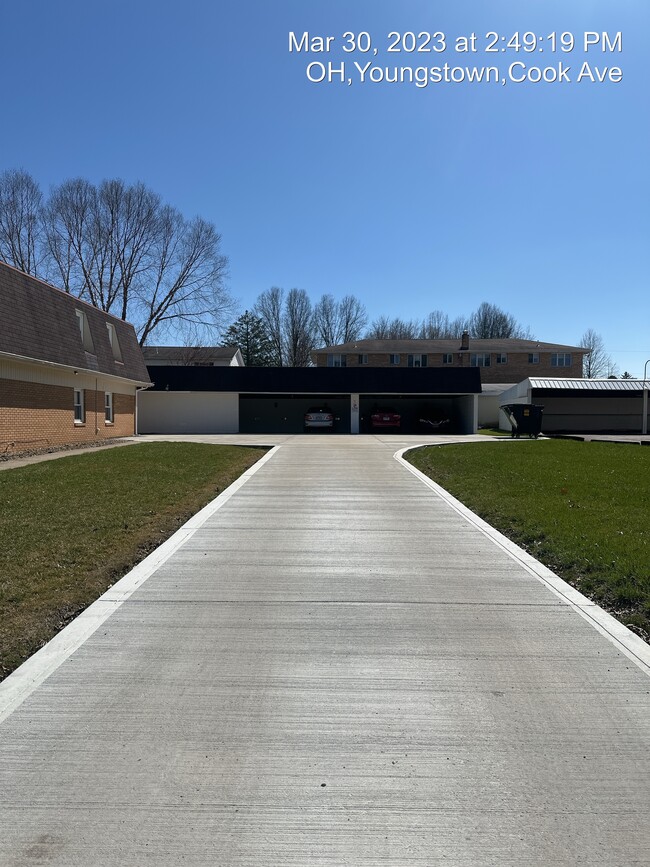 Building Photo - 865 Cook Ave