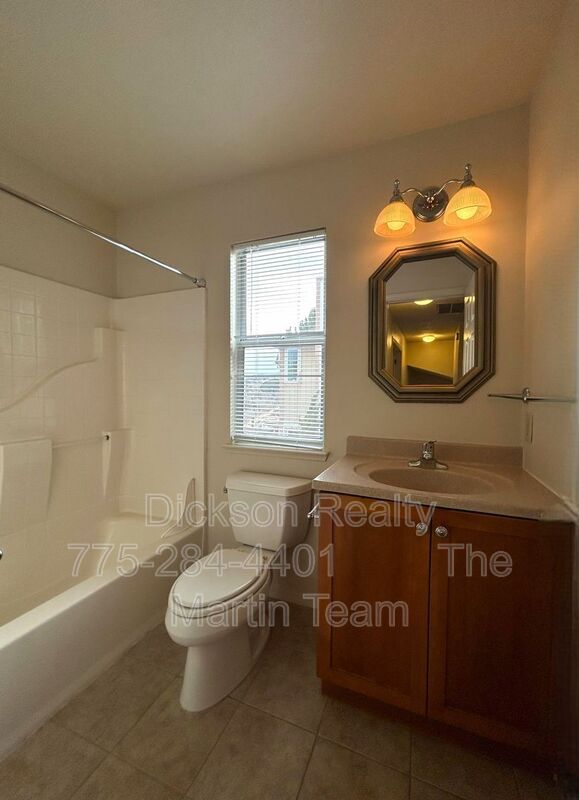 Building Photo - 956 Edgecliff Dr