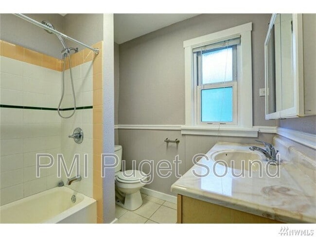 Building Photo - 1108 S Ridgewood Ave