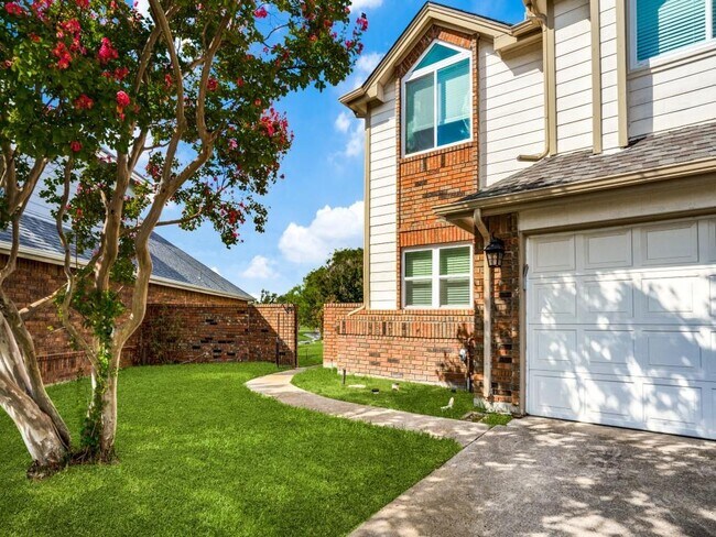 Building Photo - 2401 Brooke Ct