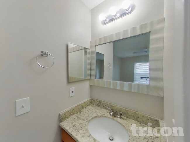 Building Photo - 320 Laxton Ln