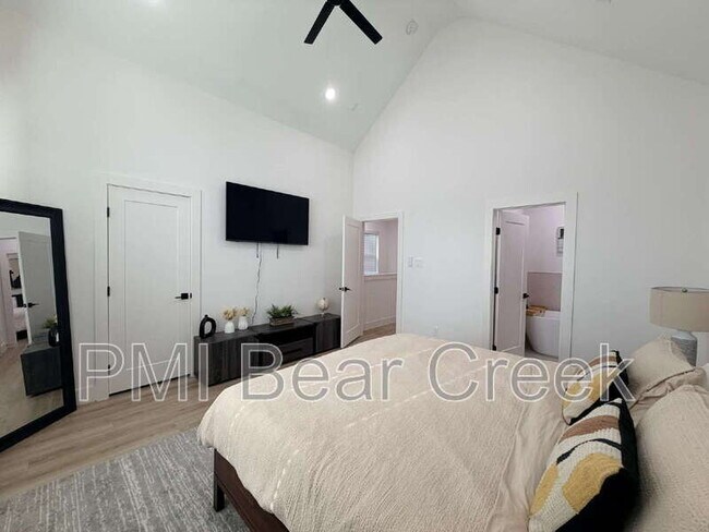 Building Photo - 2706 Cochran St
