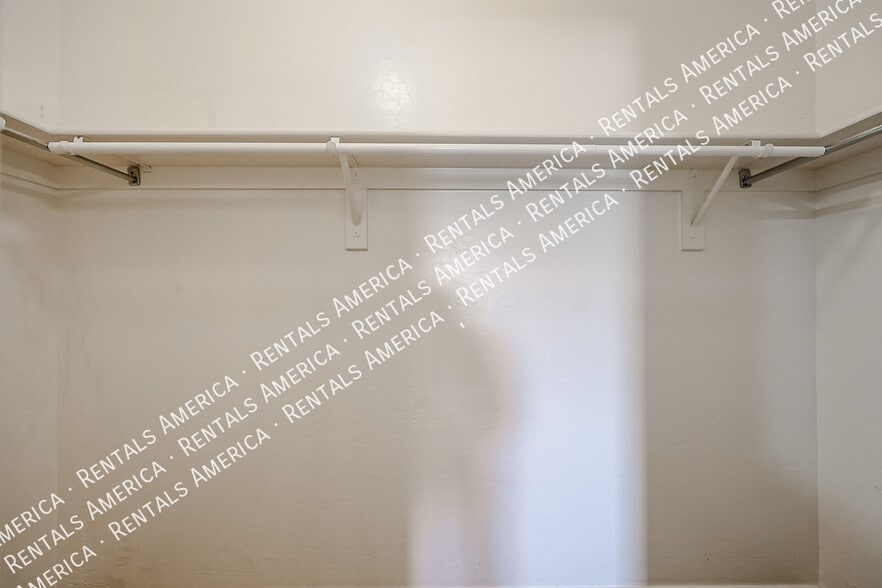 Building Photo - 3908 E Sabra Ln