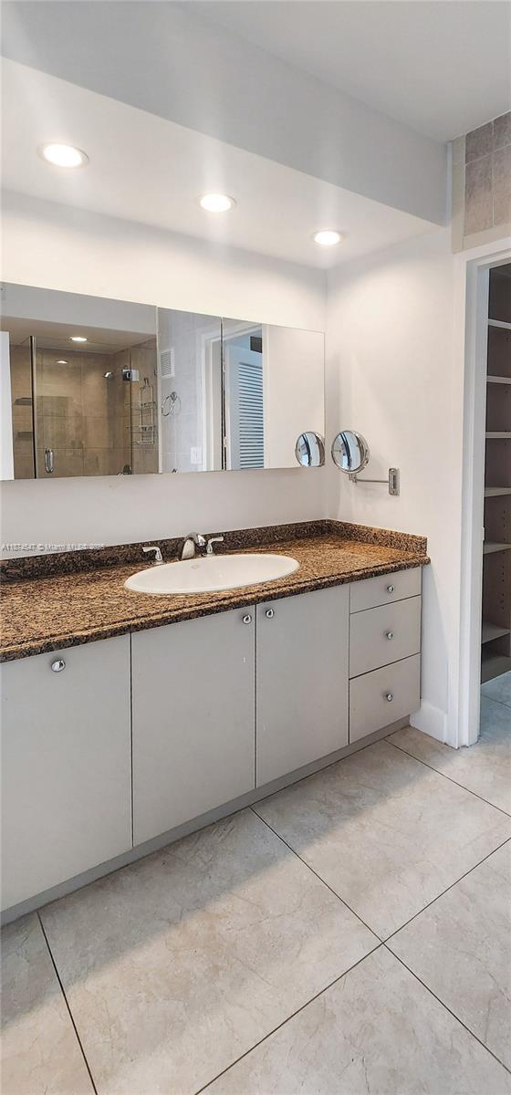 Building Photo - 800 West Ave