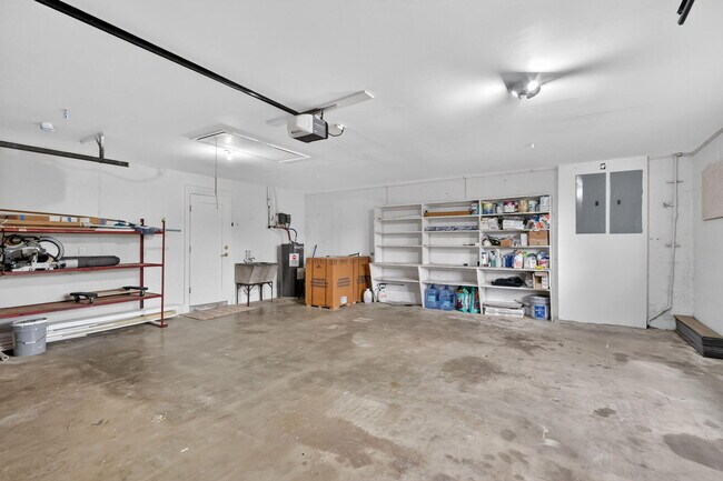 Building Photo - 1609 NW River Trail