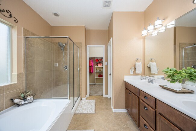 Building Photo - 33311 Greenfield Forest Dr