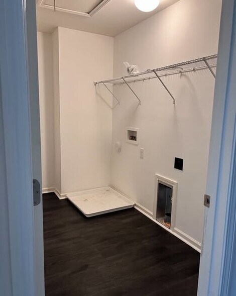 Building Photo - 330 Amberly Cir