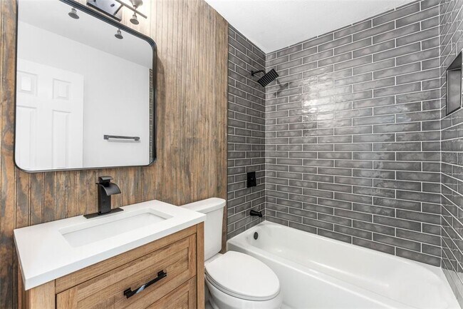 Building Photo - 8703 Driftwood Dr