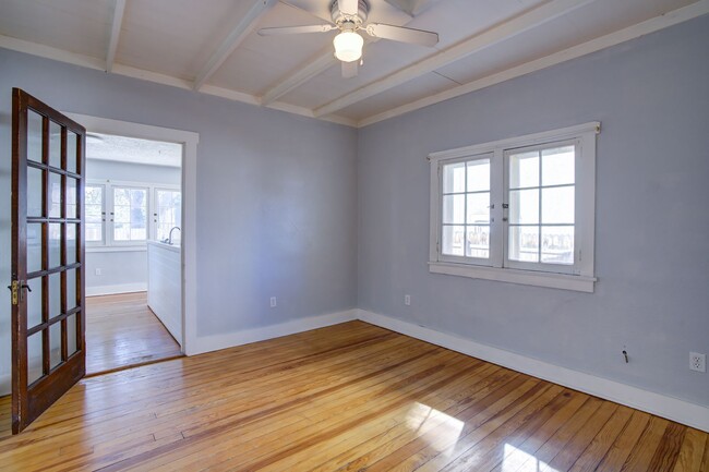 Building Photo - Turn of the Century Bungalow 1 bed, Downtown, 1 Block from CO College