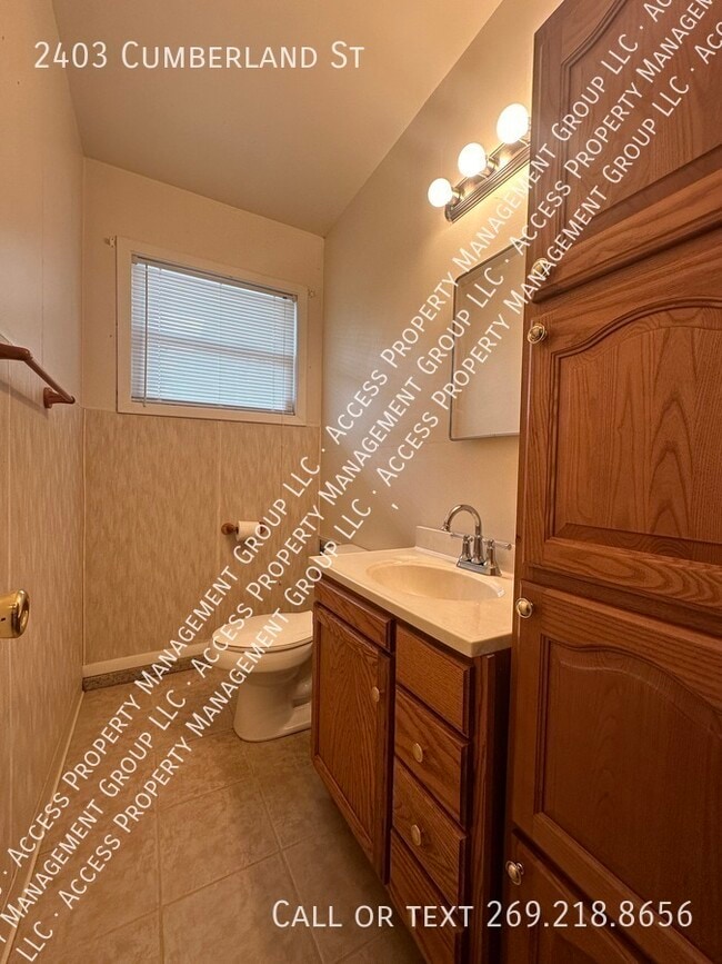 Building Photo - Large Westwood Kalamazoo home for rent!  4...