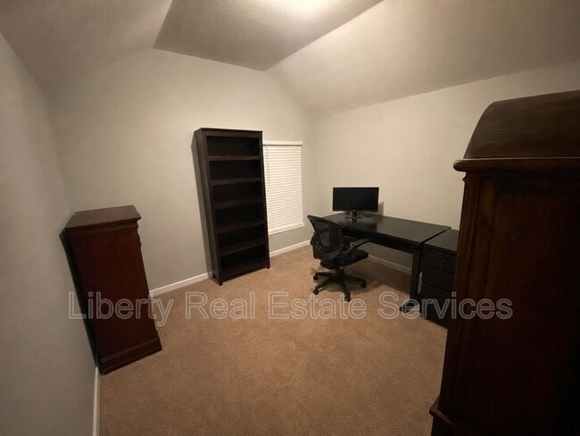 Building Photo - 162 Carriage Way