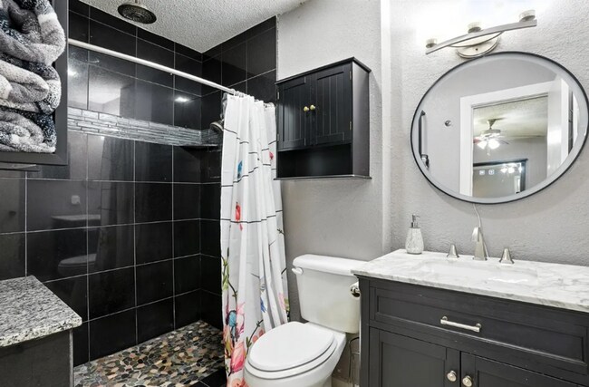 Building Photo - 3 BED 2 BATH! Schedule a tour today!