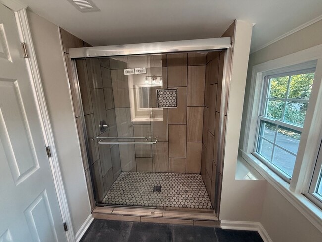 Building Photo - 578 Westmoreland Pl