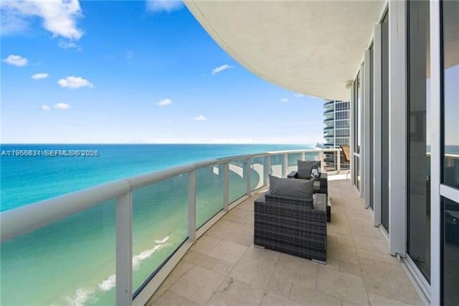 Building Photo - 16001 Collins Ave