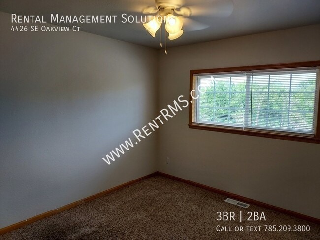 Building Photo - 4426 SE Oakview Ct