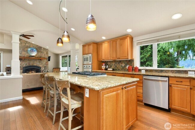 Building Photo - 5Bd/3.5Ba Newcastle House