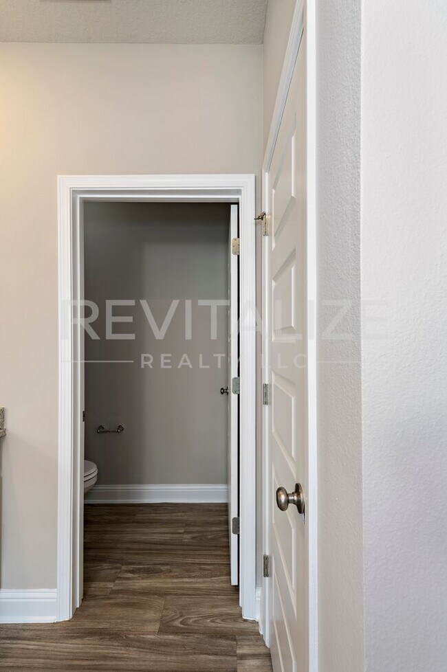 Building Photo - 12941 Sanderling Lp